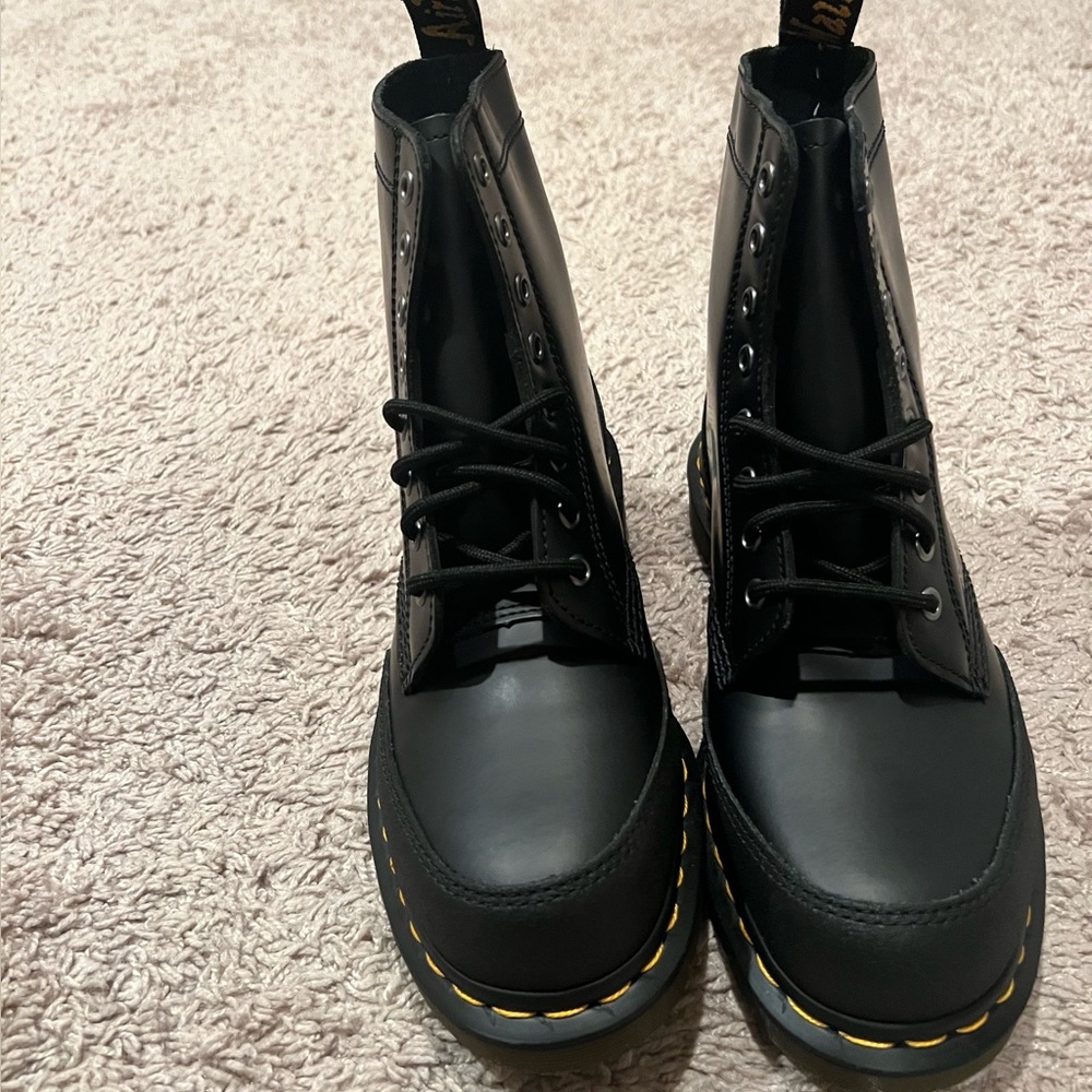 Dr Martens 1460 8 eyelet